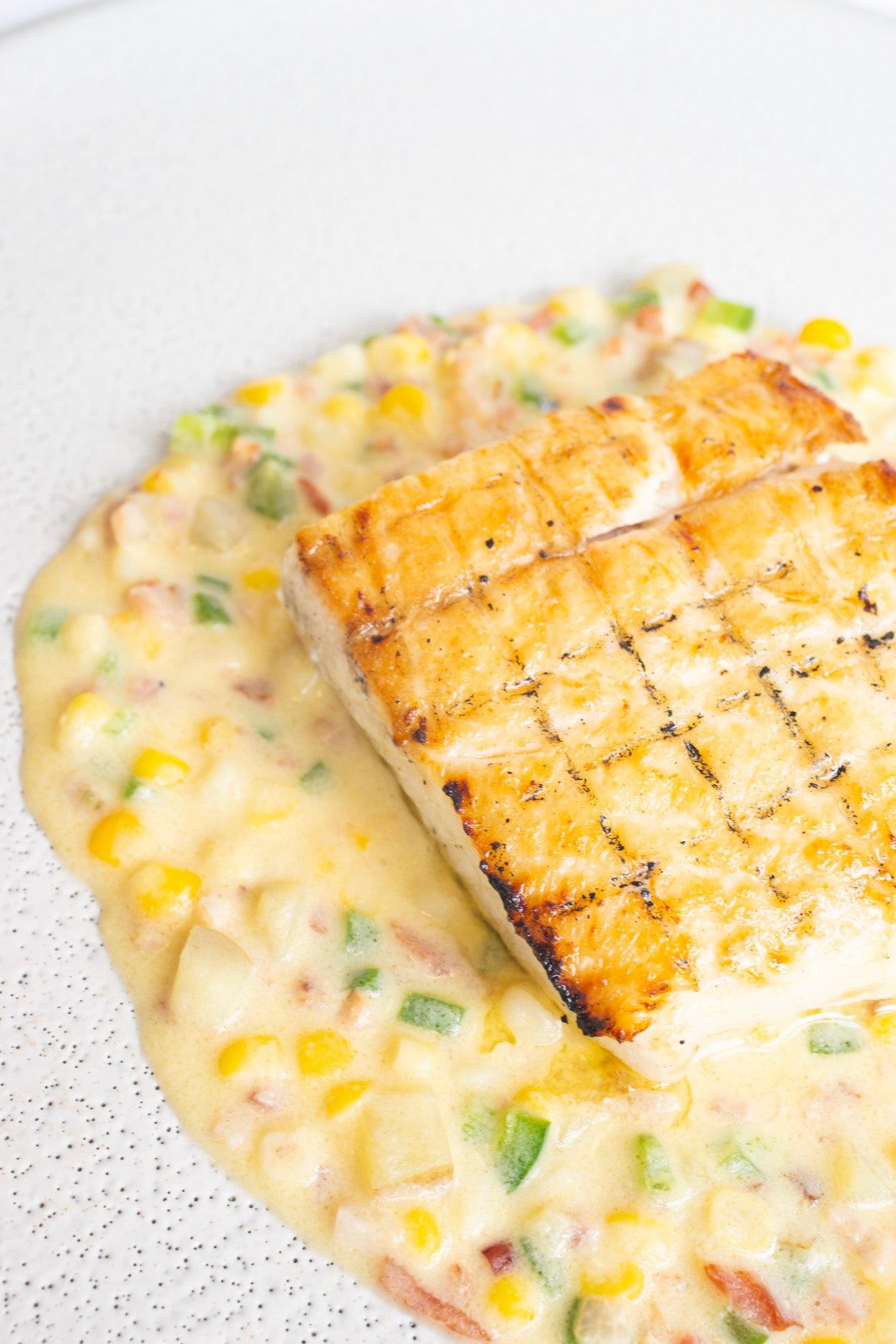 Flétan grillé, sauce chaudrée